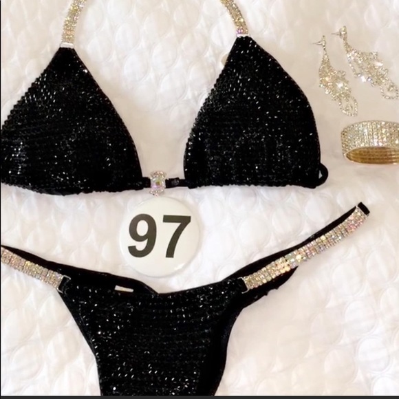 Ravish Sands Competition Bikini - Picture 1 of 4